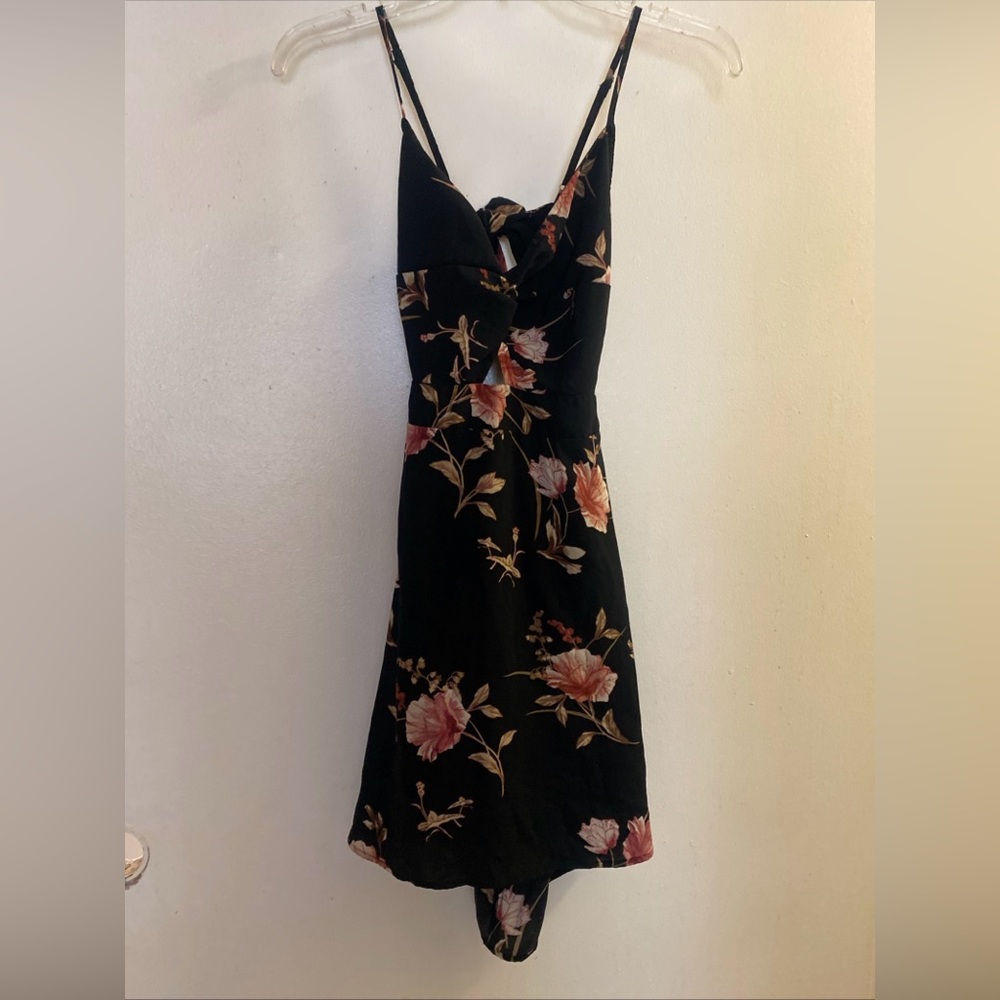 Love It Womens Mini Dress S Small Black Floral Print Red & Cream V Neck Bust 32”